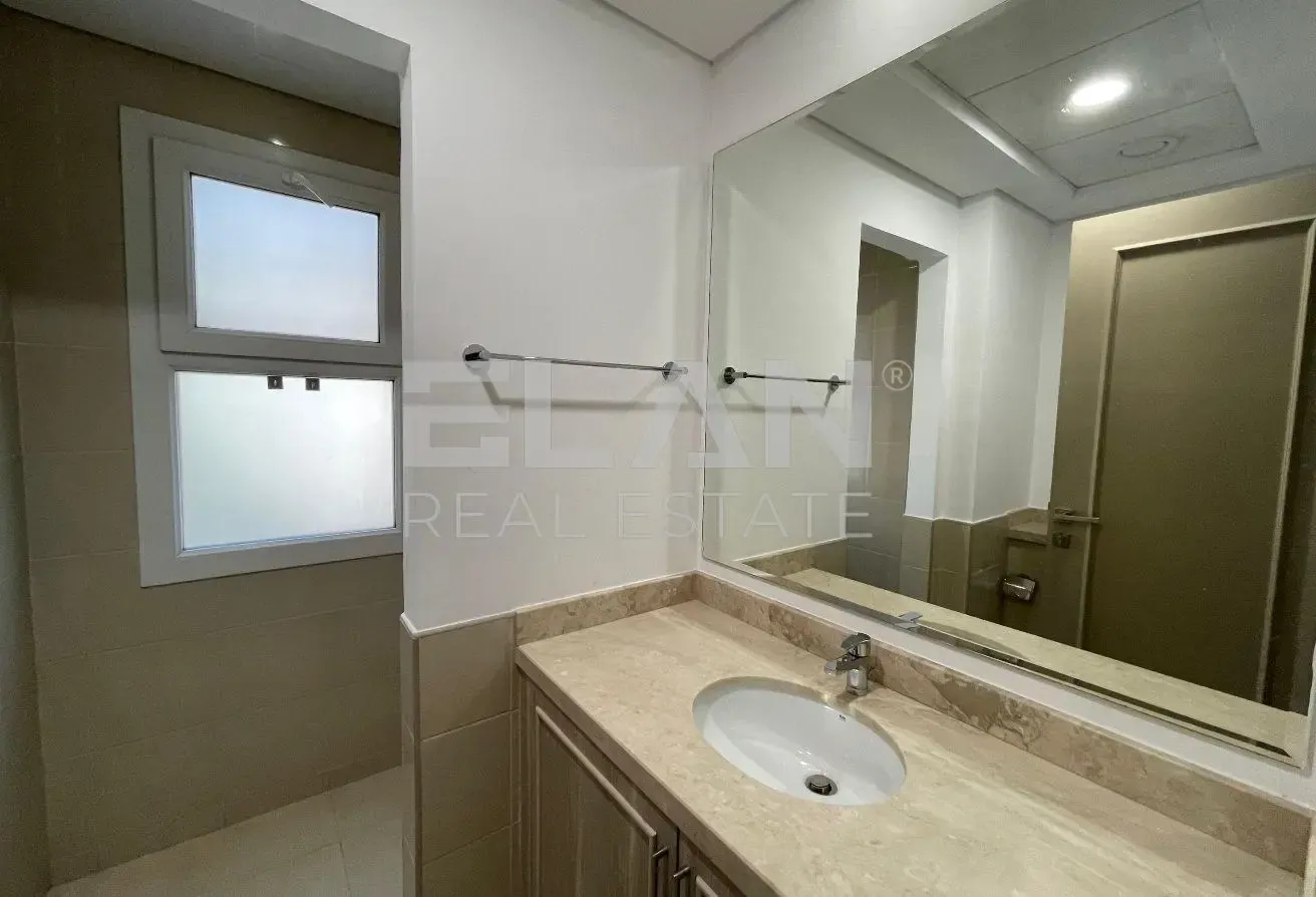 Corner Unit | Single Row | Near Pool & park