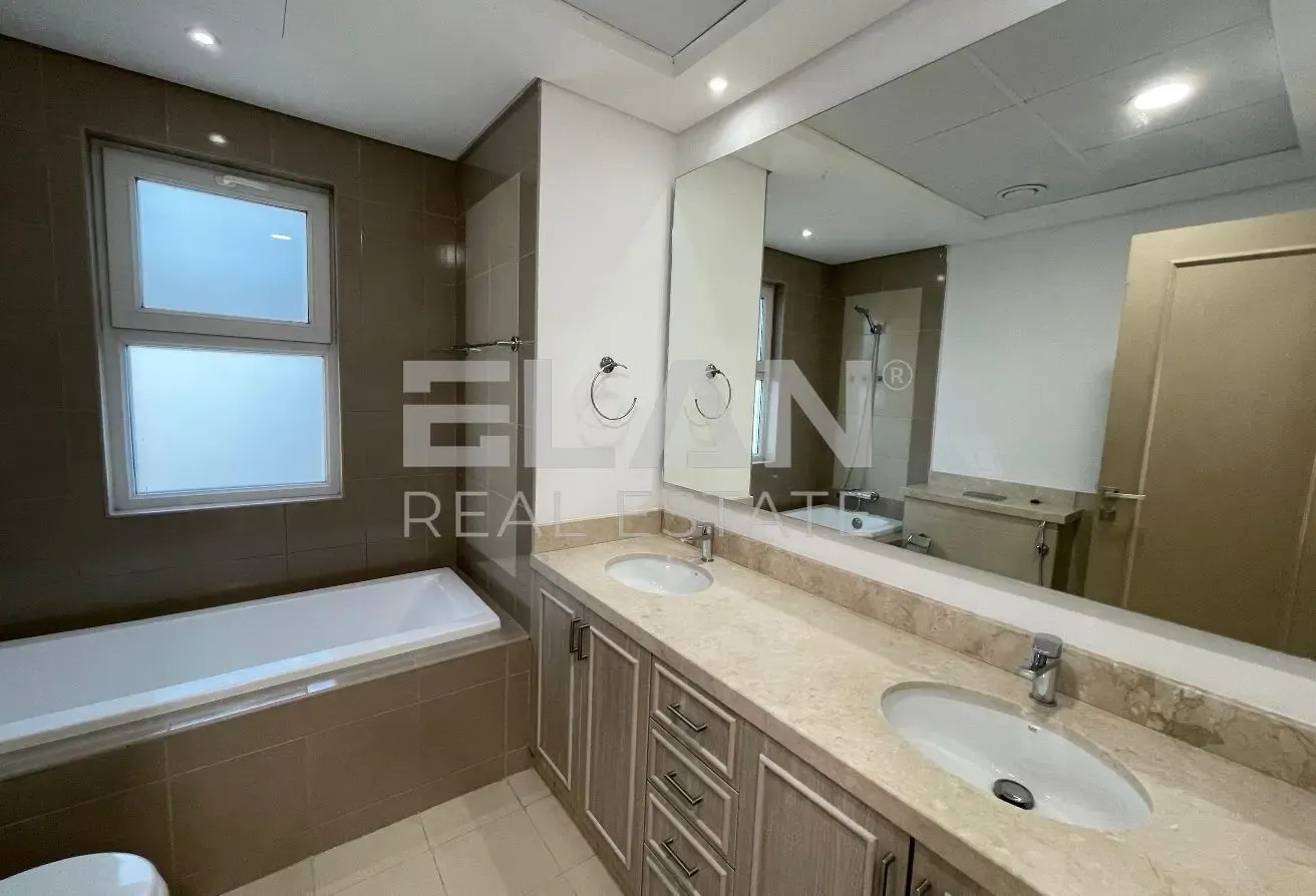 Corner Unit | Single Row | Near Pool & park