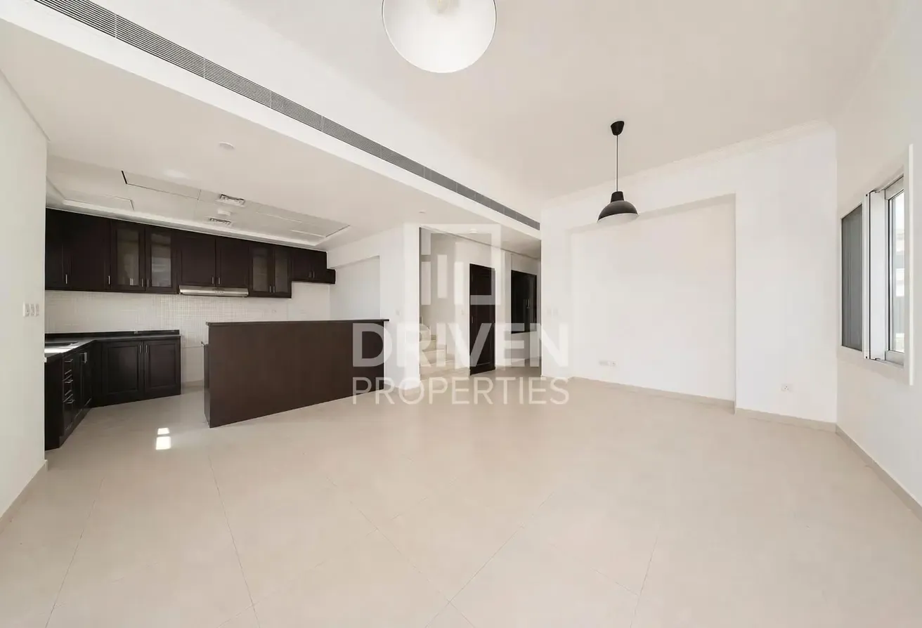 Single Row | Well Maintained | Corner Villa