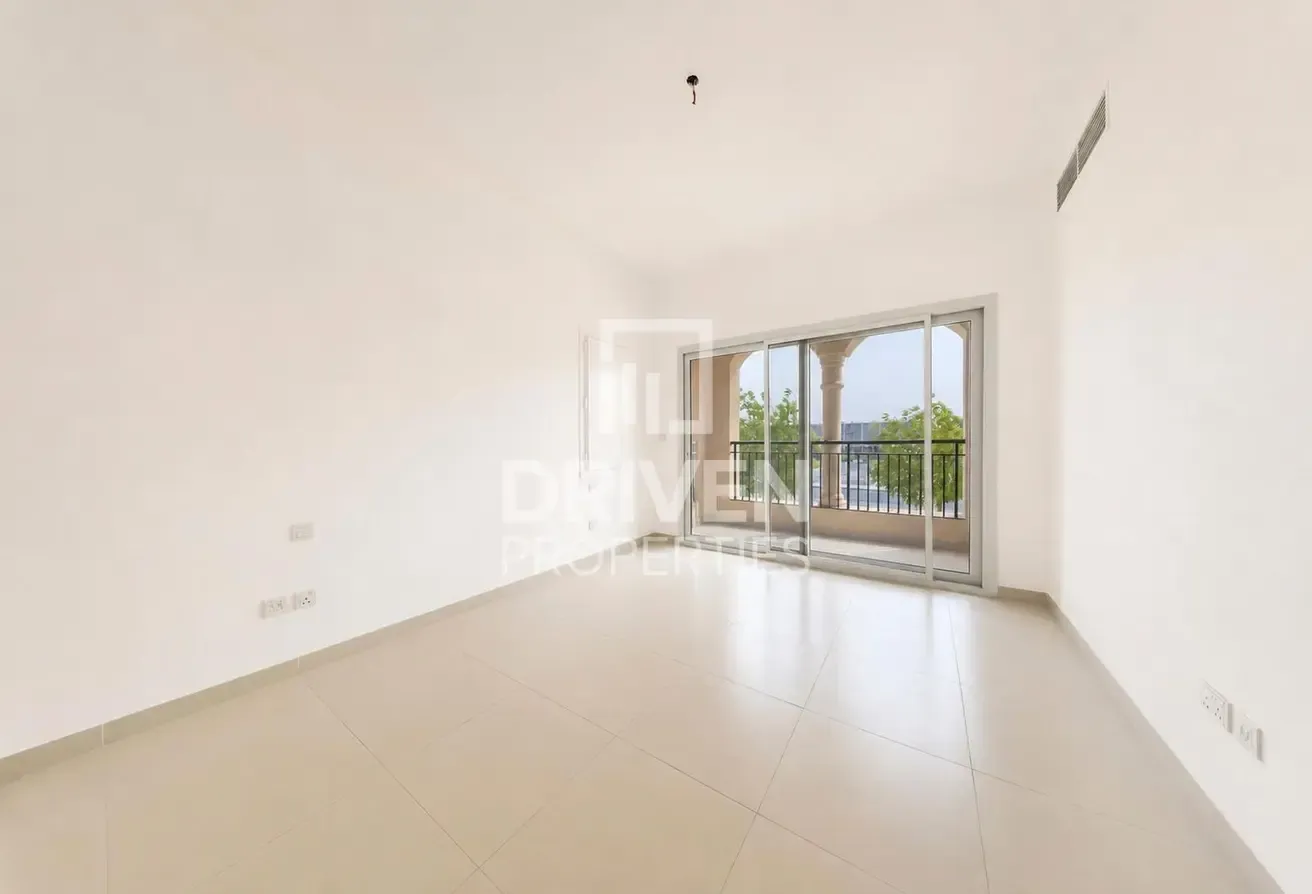 Single Row | Well Maintained | Corner Villa