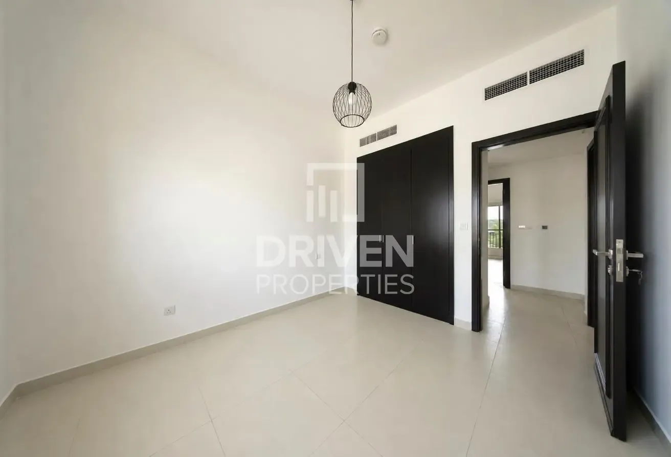 Single Row | Well Maintained | Corner Villa