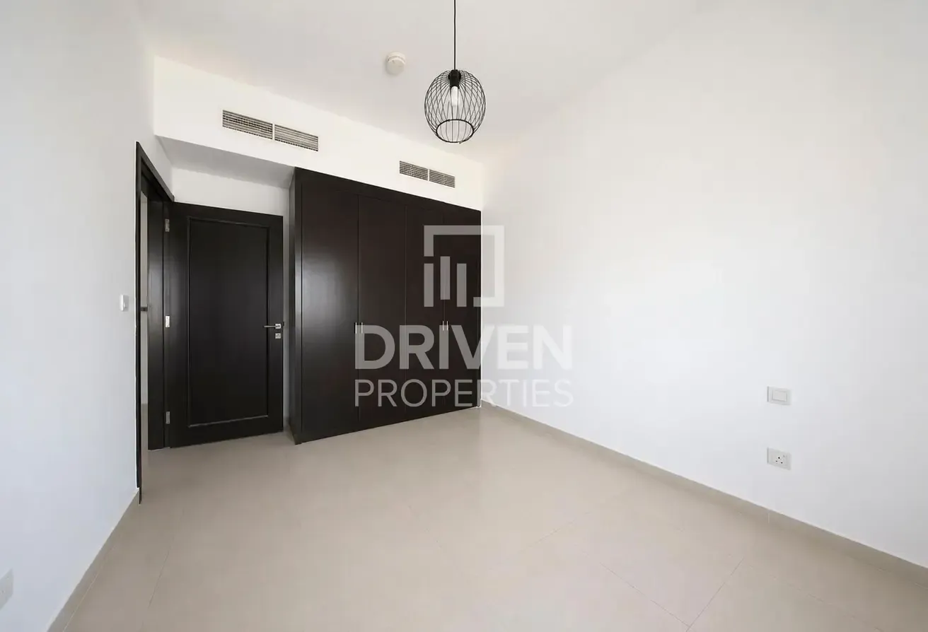 Single Row | Well Maintained | Corner Villa