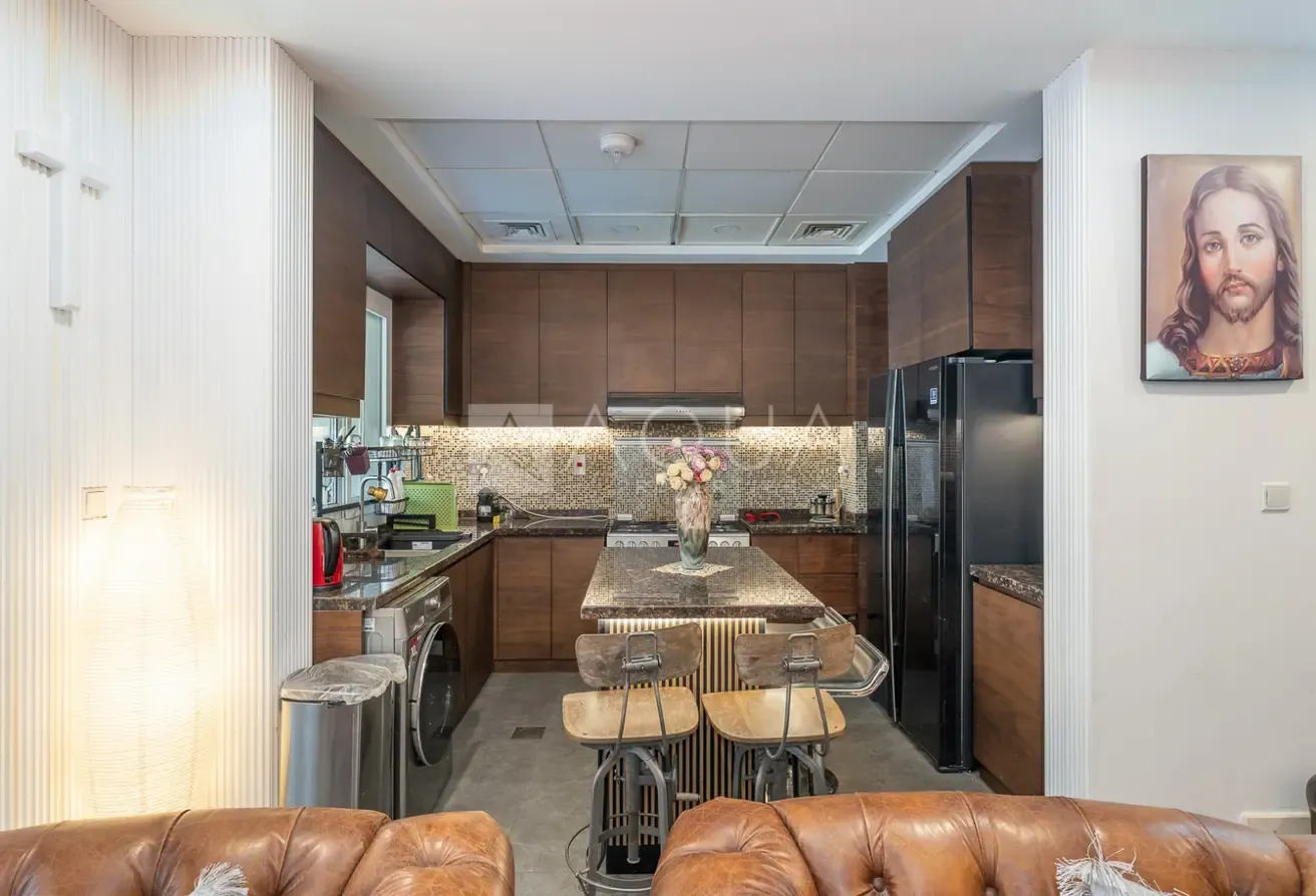 Upgraded | Summer Kitchen | Big Living