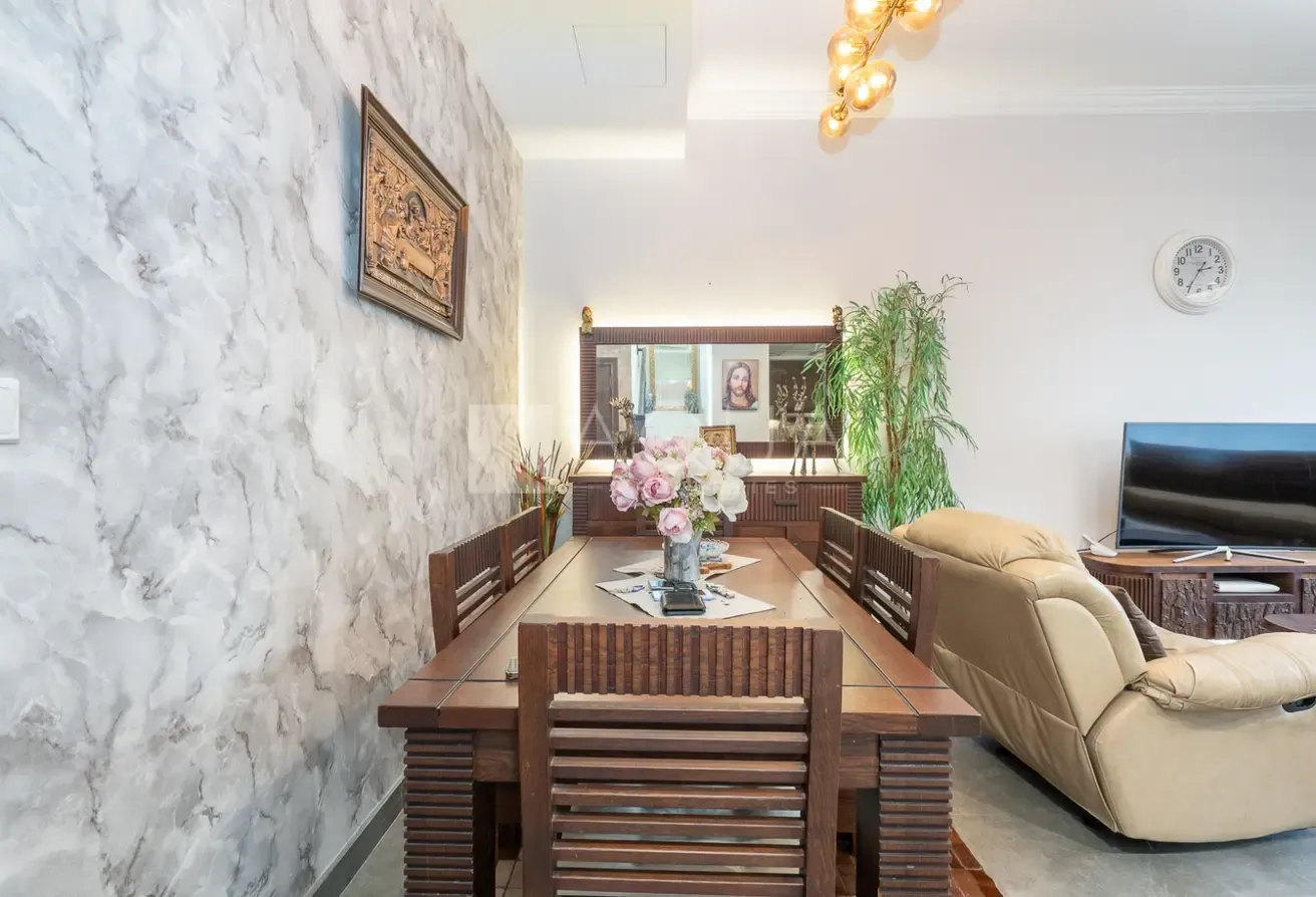 Upgraded | Summer Kitchen | Big Living