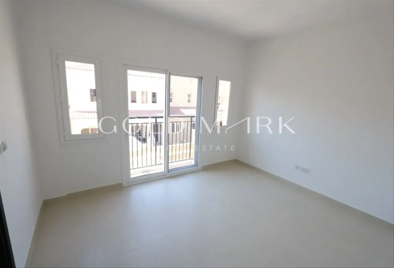 Single Row| Prime Location | Vacant in July