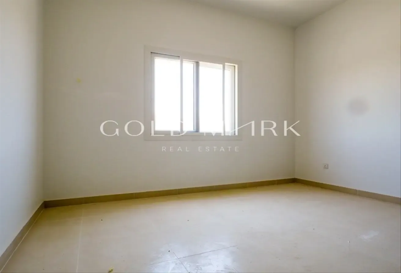Single Row| Prime Location | Vacant in July