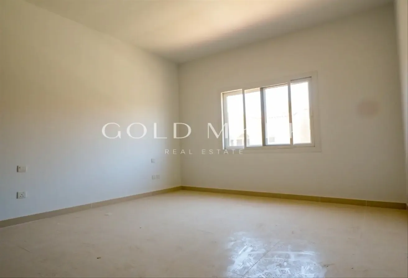 Single Row| Prime Location | Vacant in July