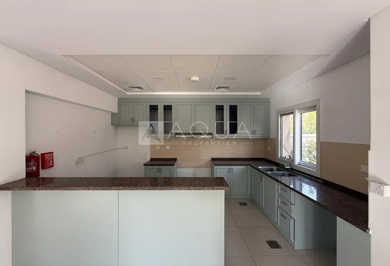 STREET END CORNER | NEAR POOL PARK | VACANT