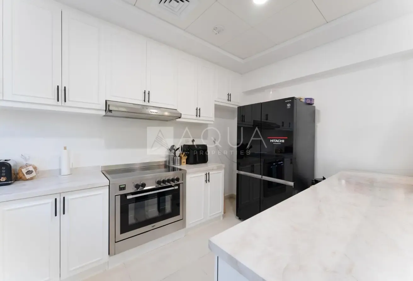 CORNER END | TYPE B | VACANT NEAR PARK