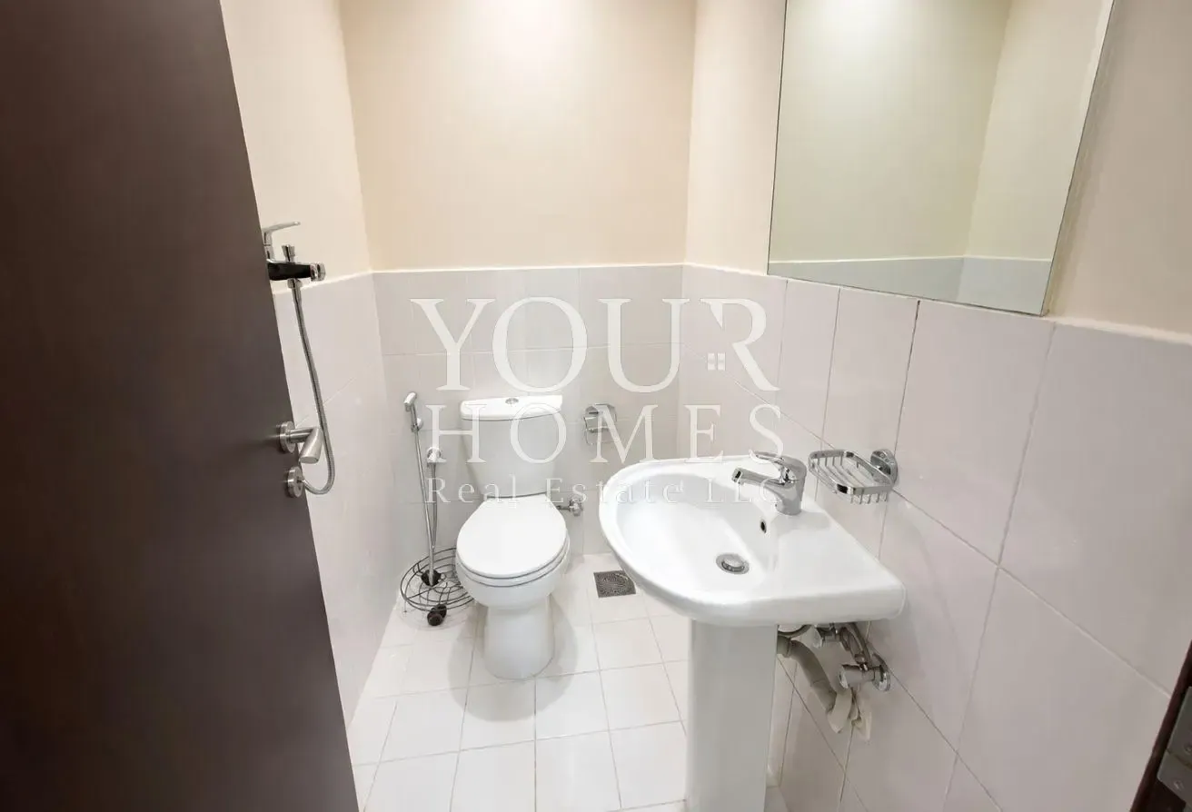 High Floor | Closed Kitchen | Investor Deal