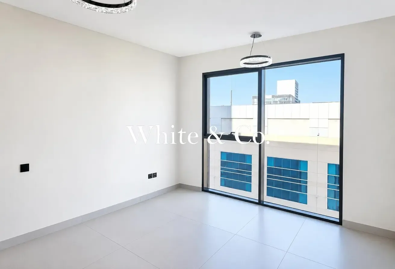 Mid Floor | Kitchen Island | Vacant Now
