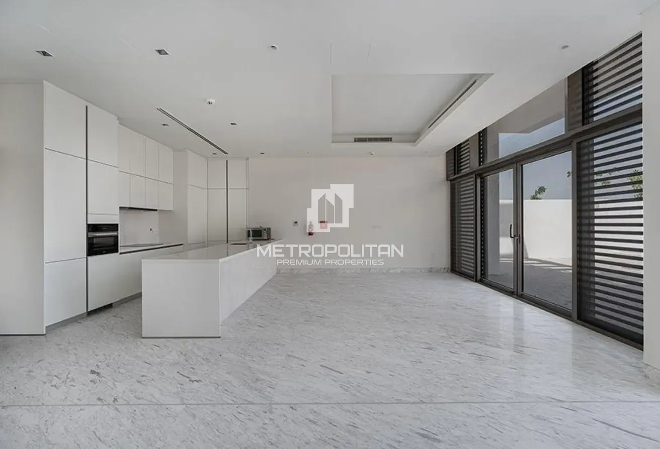 6BR Contemporary Villa | Direct Lagoon Access