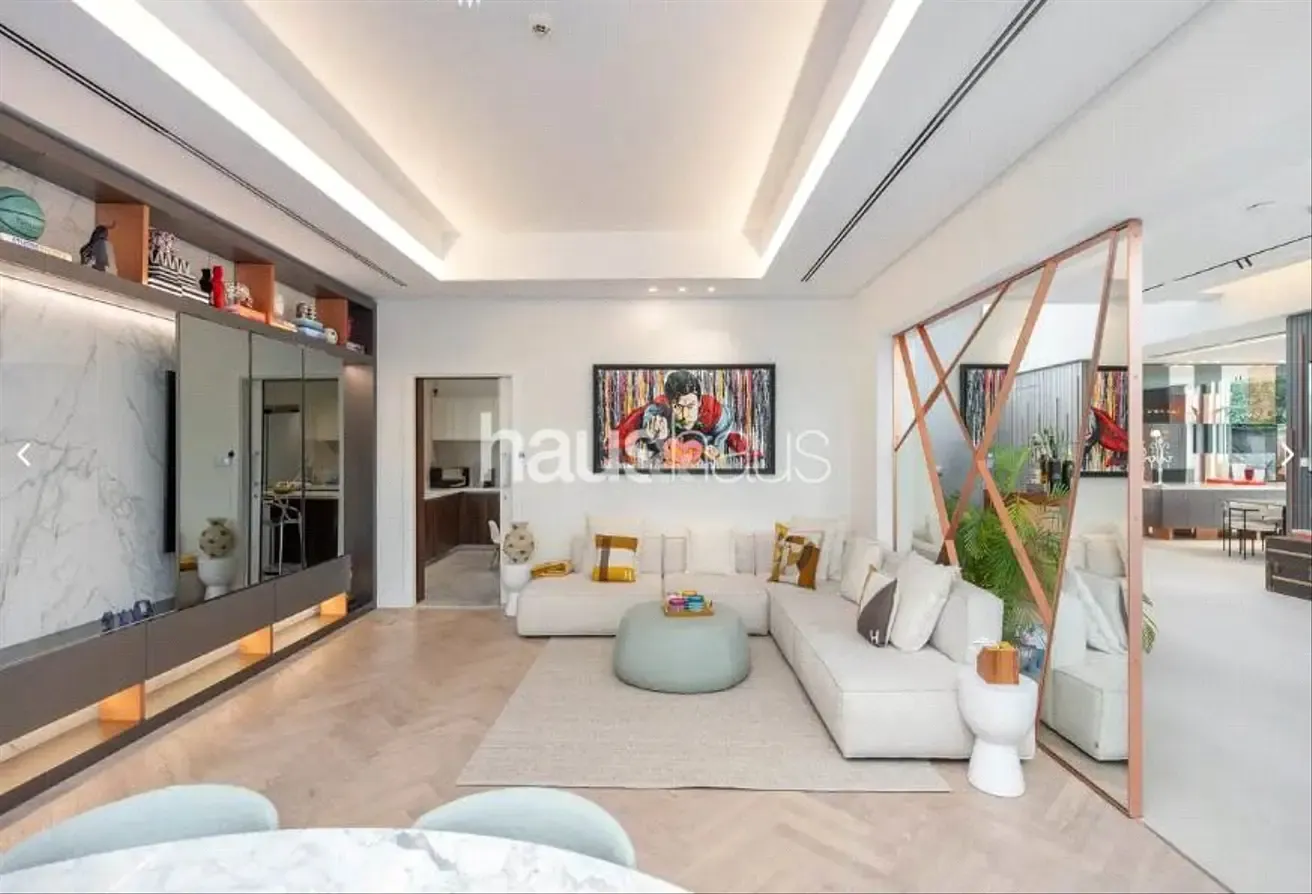 Fully Upgraded | Luxurious Villa | Burj View | VOT