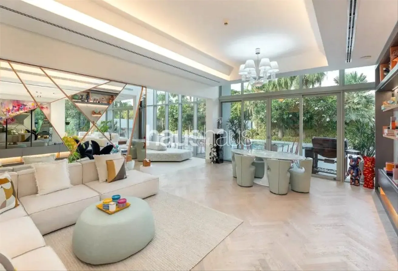 Fully Upgraded | Luxurious Villa | Burj View | VOT