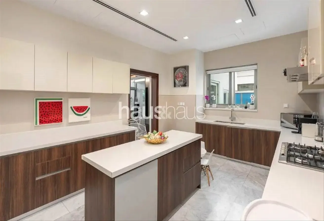 Fully Upgraded | Luxurious Villa | Burj View | VOT