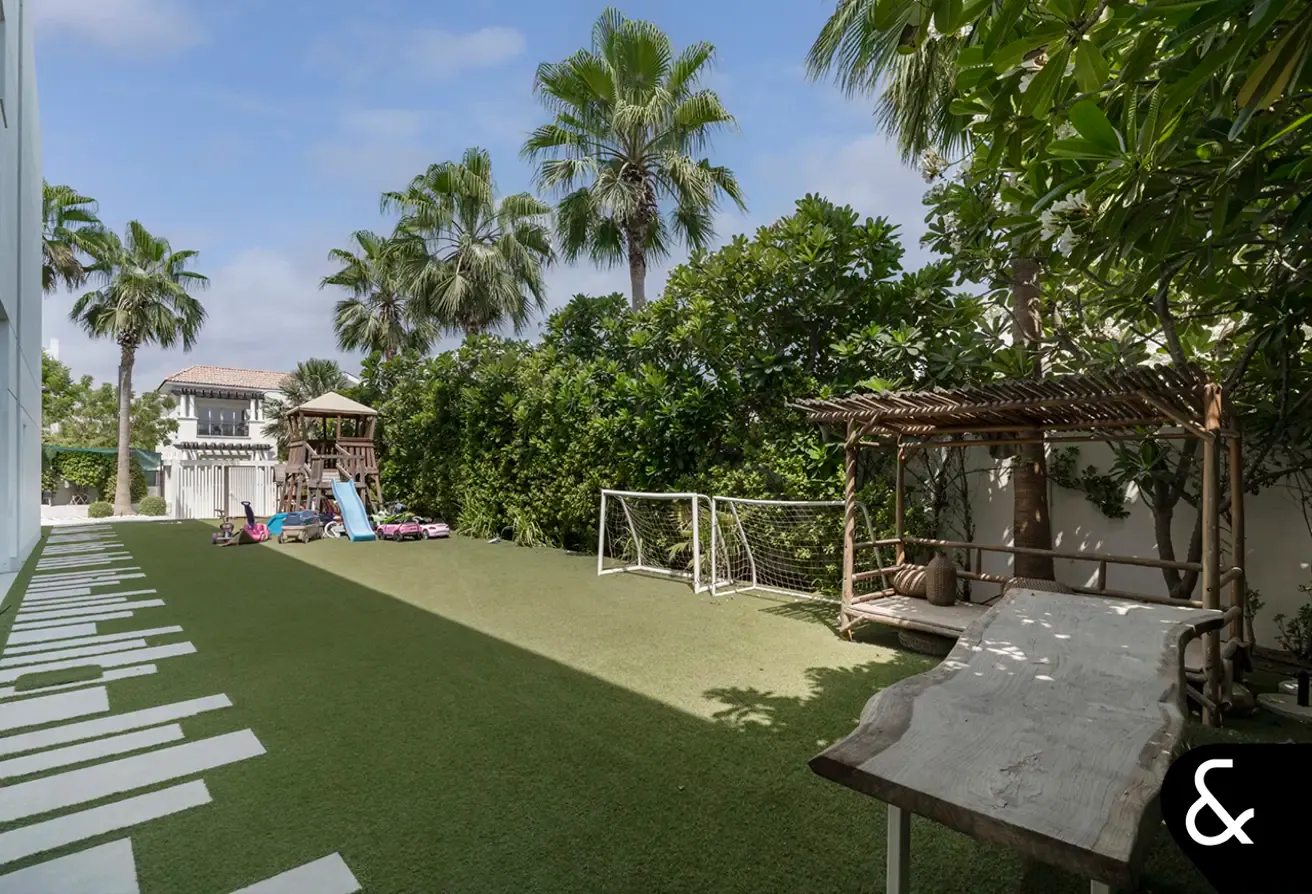 Fully Renovated Villa with Burj Khalifa Views