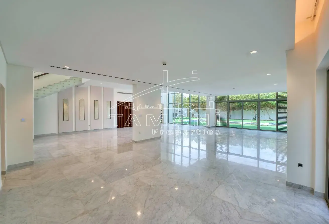 Corner Prime Location 6BR Contemporary