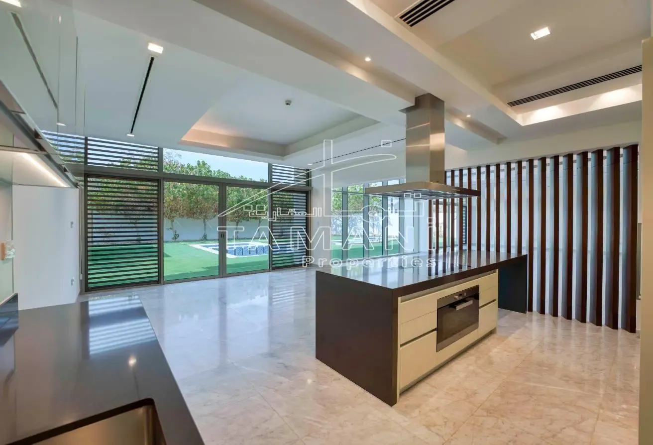Corner Prime Location 6BR Contemporary