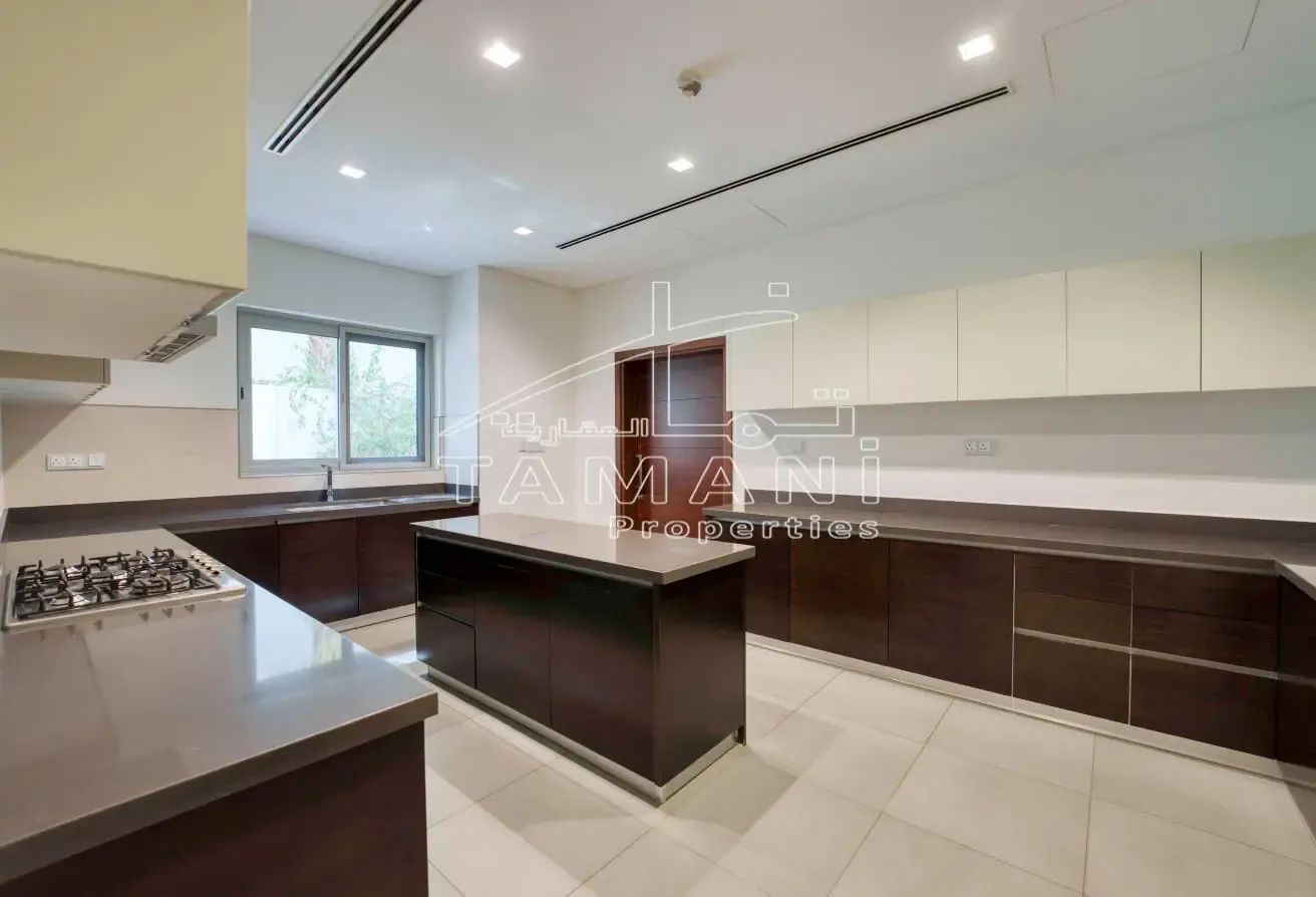 Corner Prime Location 6BR Contemporary