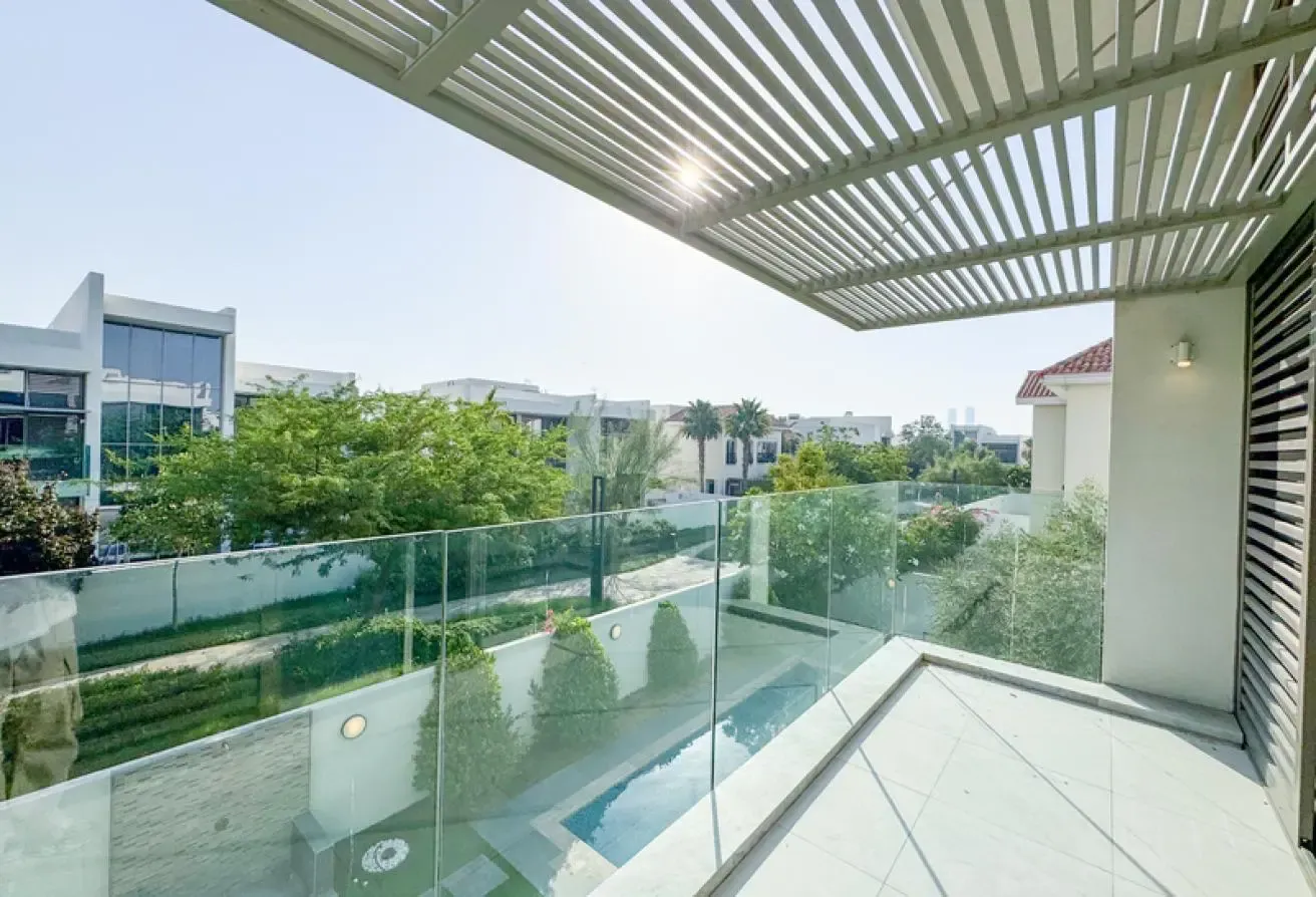 VASTU / VACANT / 6 BED / CORNER / READY TO MOVE IN