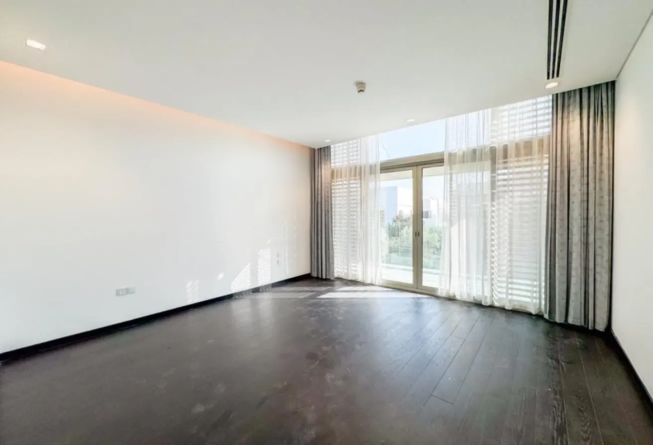 VASTU / VACANT / 6 BED / CORNER / READY TO MOVE IN