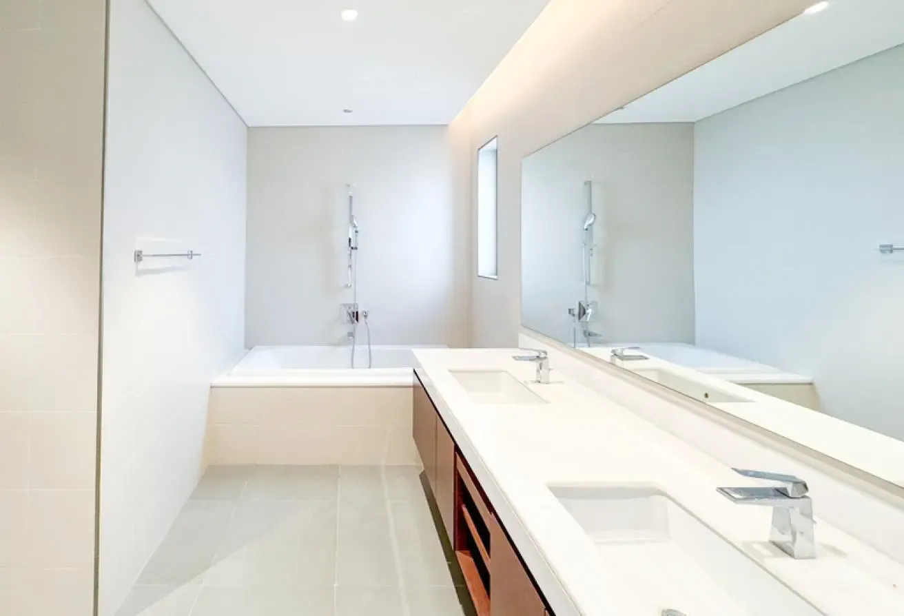 VASTU / VACANT / 6 BED / CORNER / READY TO MOVE IN
