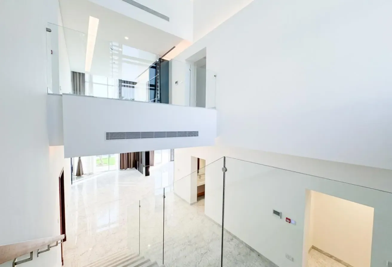VASTU / VACANT / 6 BED / CORNER / READY TO MOVE IN