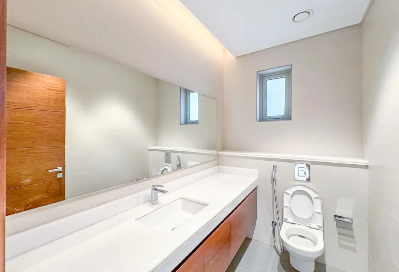 VASTU / VACANT / 6 BED / CORNER / READY TO MOVE IN