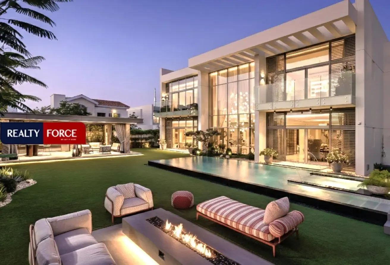 Upgraded|Furnished|Steps from Lagoon|Large Plot