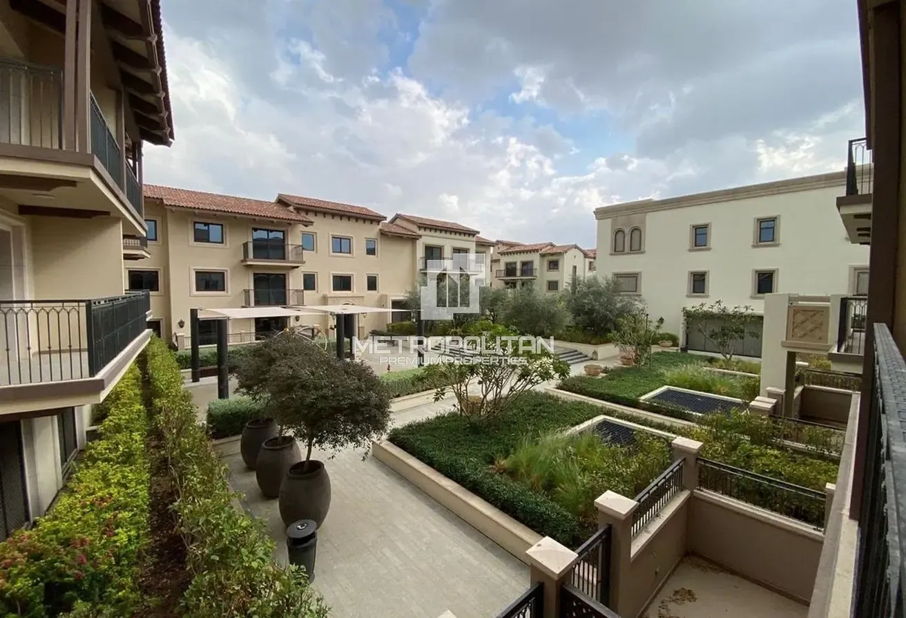 Spacious 1BR + Study |Unfurnished| Up to 4 Cheques