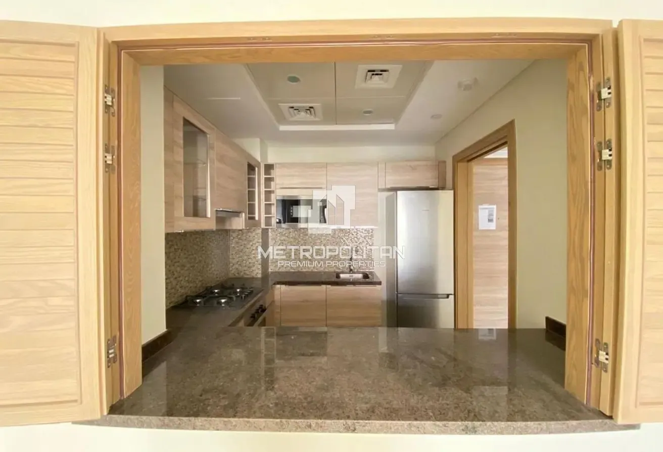 Spacious 1BR + Study |Unfurnished| Up to 4 Cheques