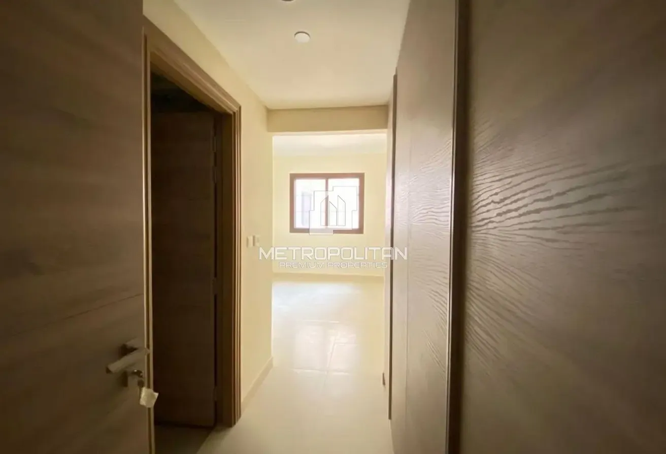 Spacious 1BR + Study |Unfurnished| Up to 4 Cheques