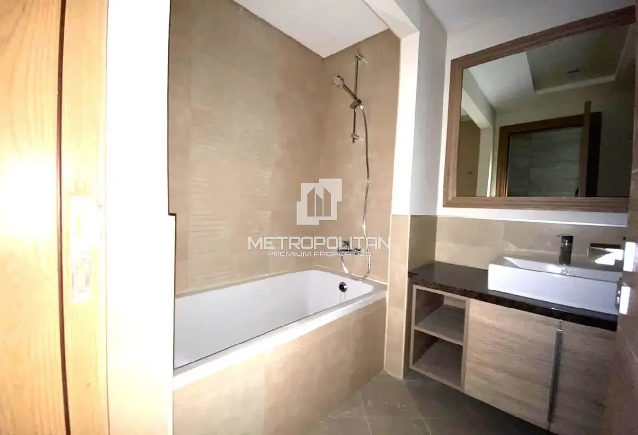 Spacious 1BR + Study |Unfurnished| Up to 4 Cheques