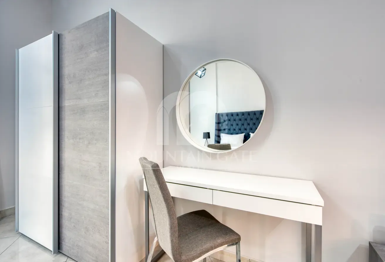 Spacious Furnished Stylish Building Open View