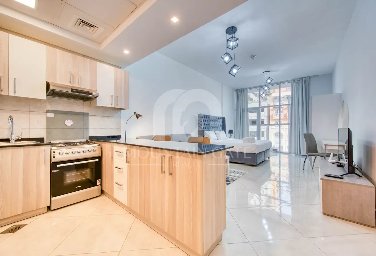 Spacious Furnished Stylish Building Open View