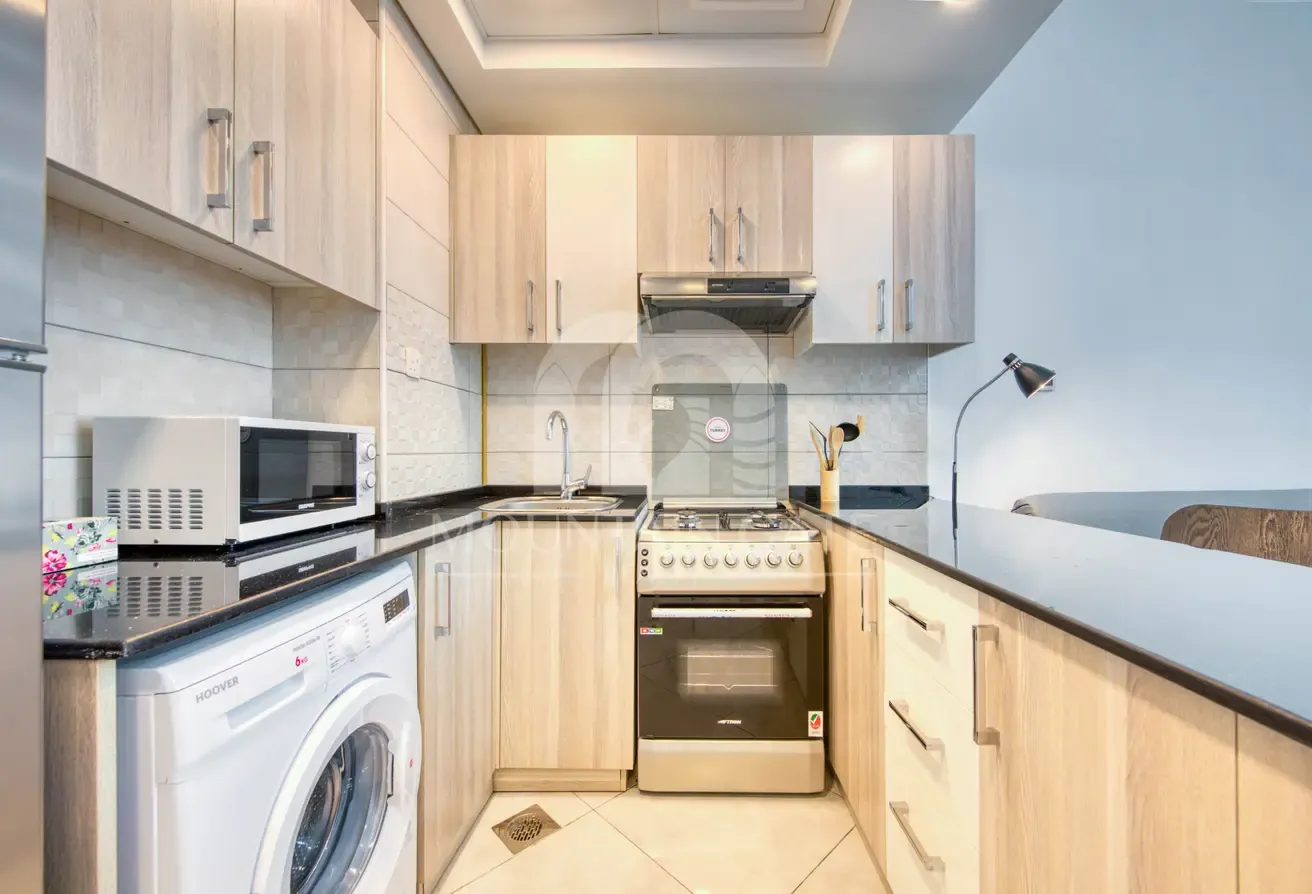 Spacious Furnished Stylish Building Open View
