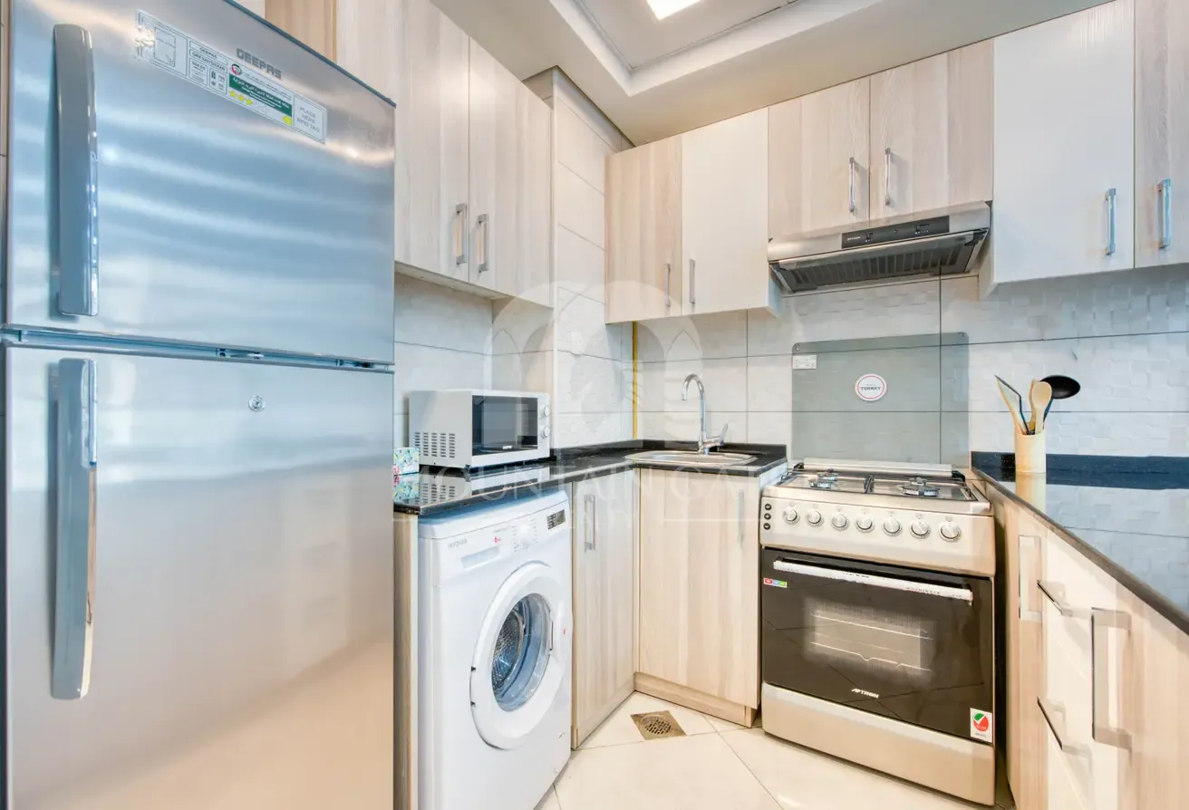 Spacious Furnished Stylish Building Open View