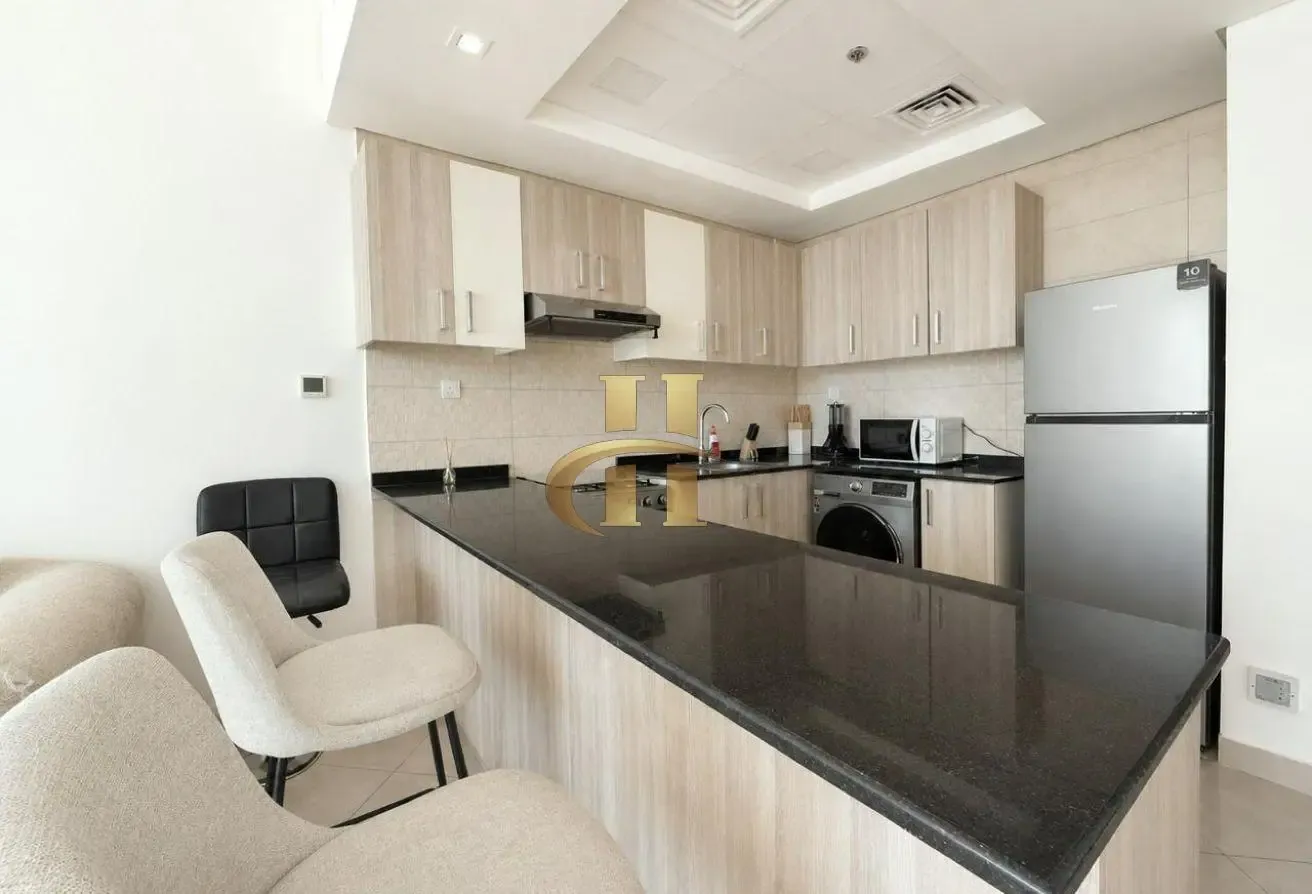 Luxury Living | Fully furnished | Fitted Kitchen