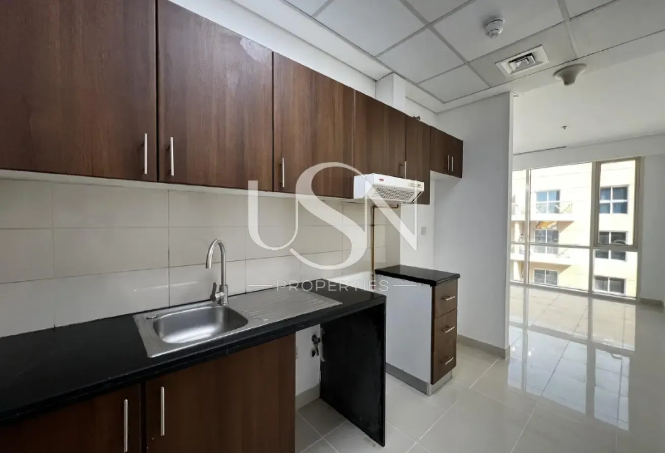 1 Month Free | Vacant  | Unfurnished 1 Bedroom