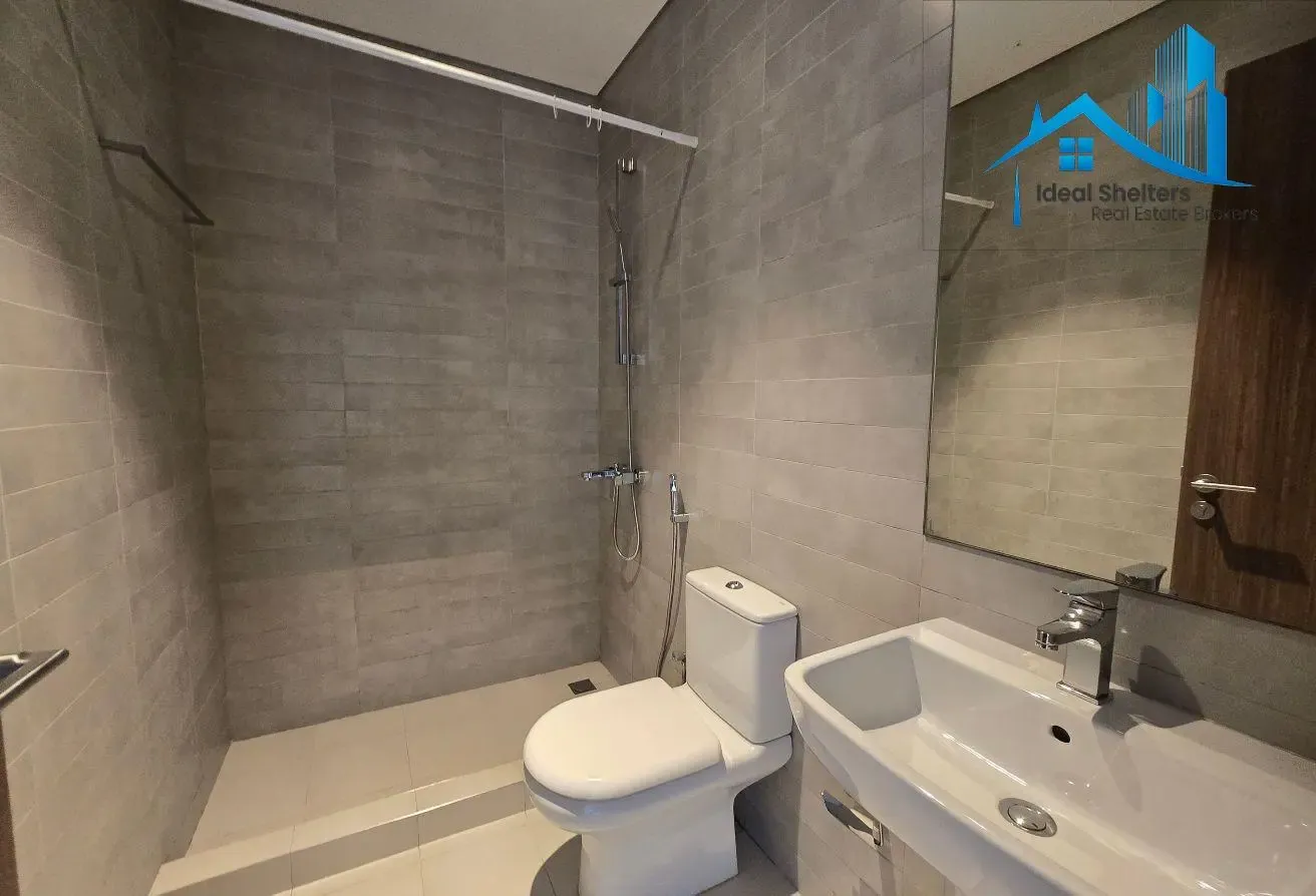 PETS FRIENDLY OPEN PLAN VERY BRIGHT LIVING SPACE