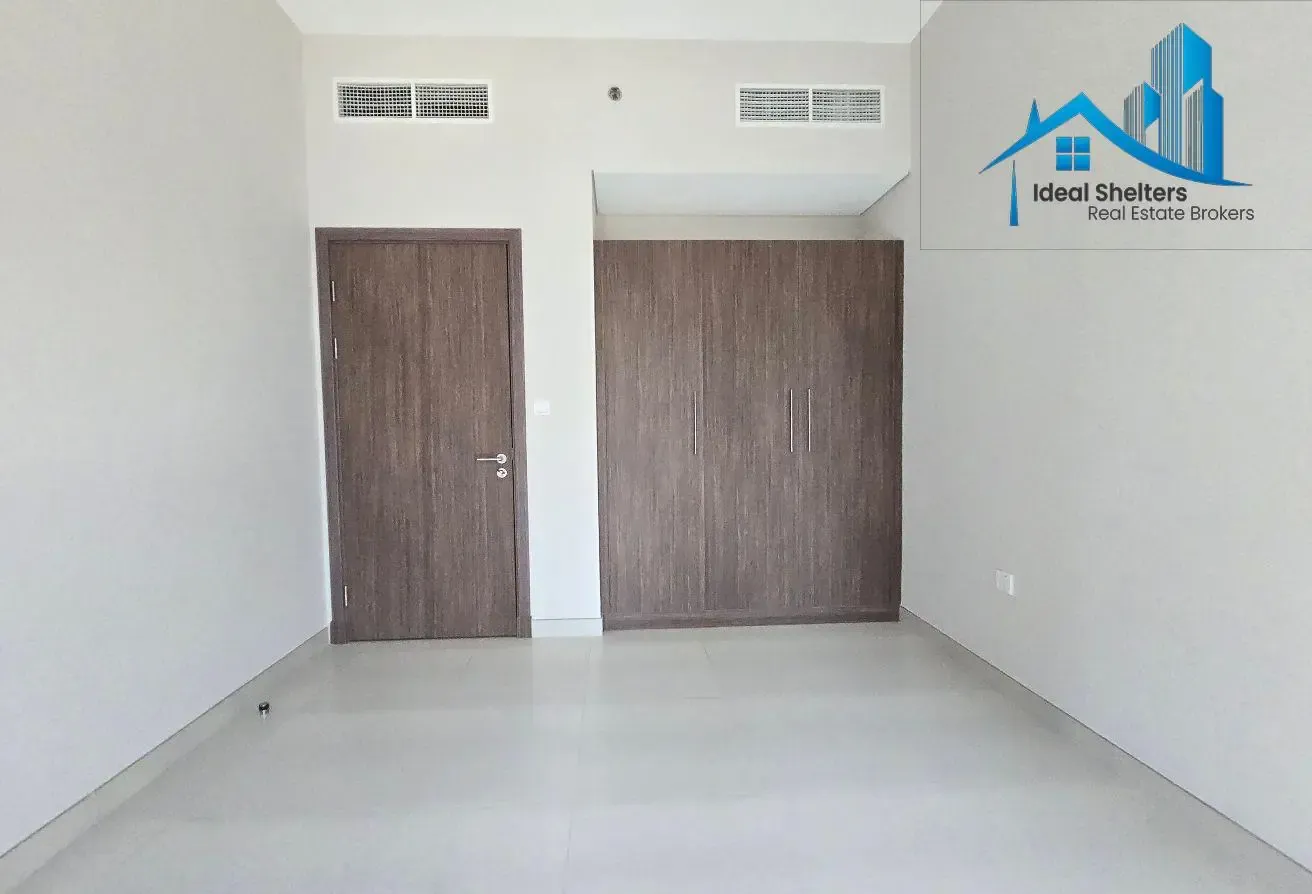 PETS FRIENDLY OPEN PLAN VERY BRIGHT LIVING SPACE