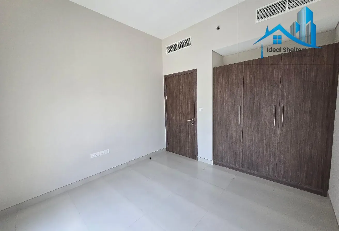 PETS FRIENDLY OPEN PLAN VERY BRIGHT LIVING SPACE