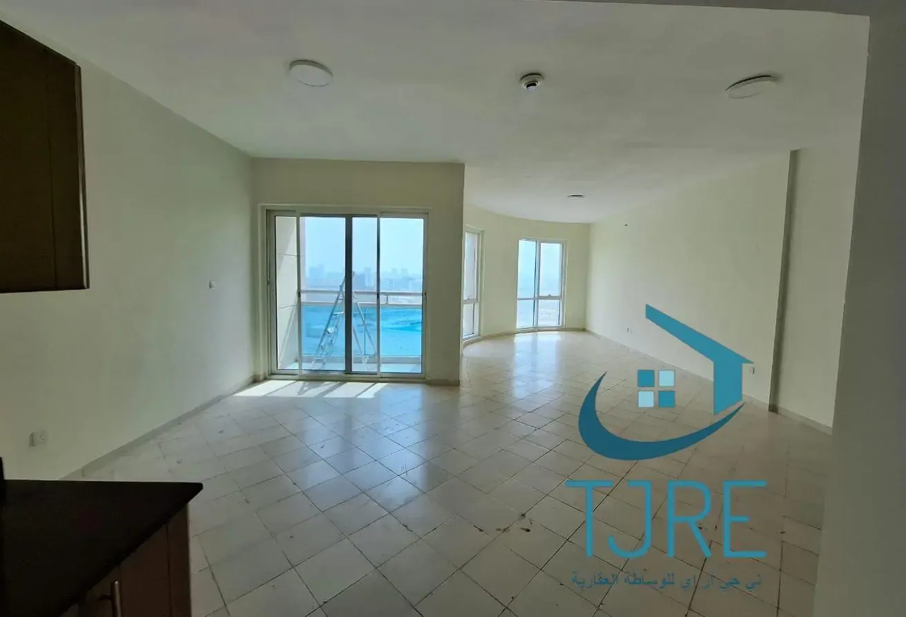 Spacious | Full Lake View | With Parking |