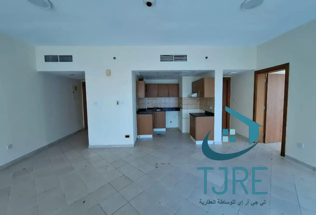 Spacious | Full Lake View | With Parking |