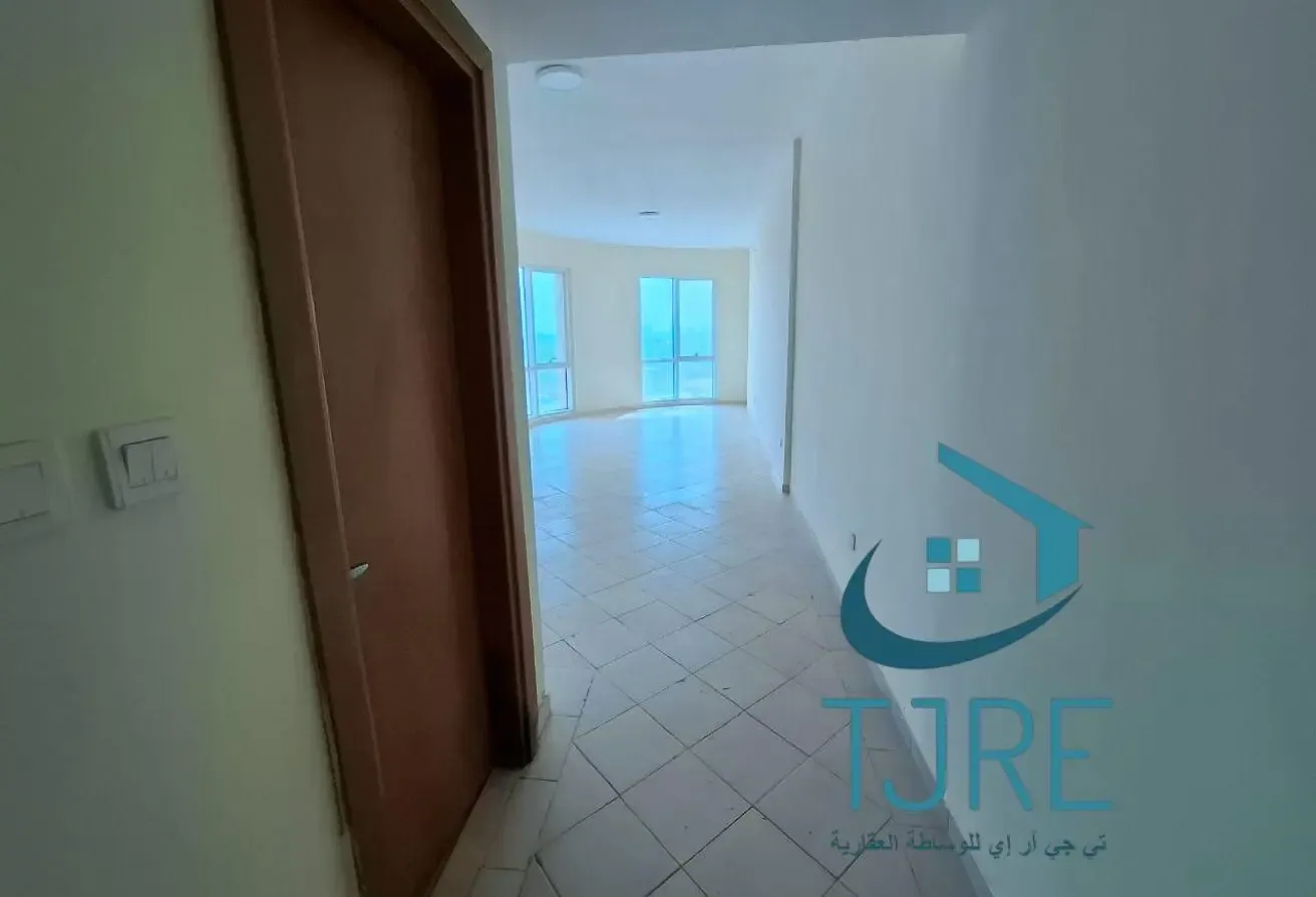 Spacious | Full Lake View | With Parking |
