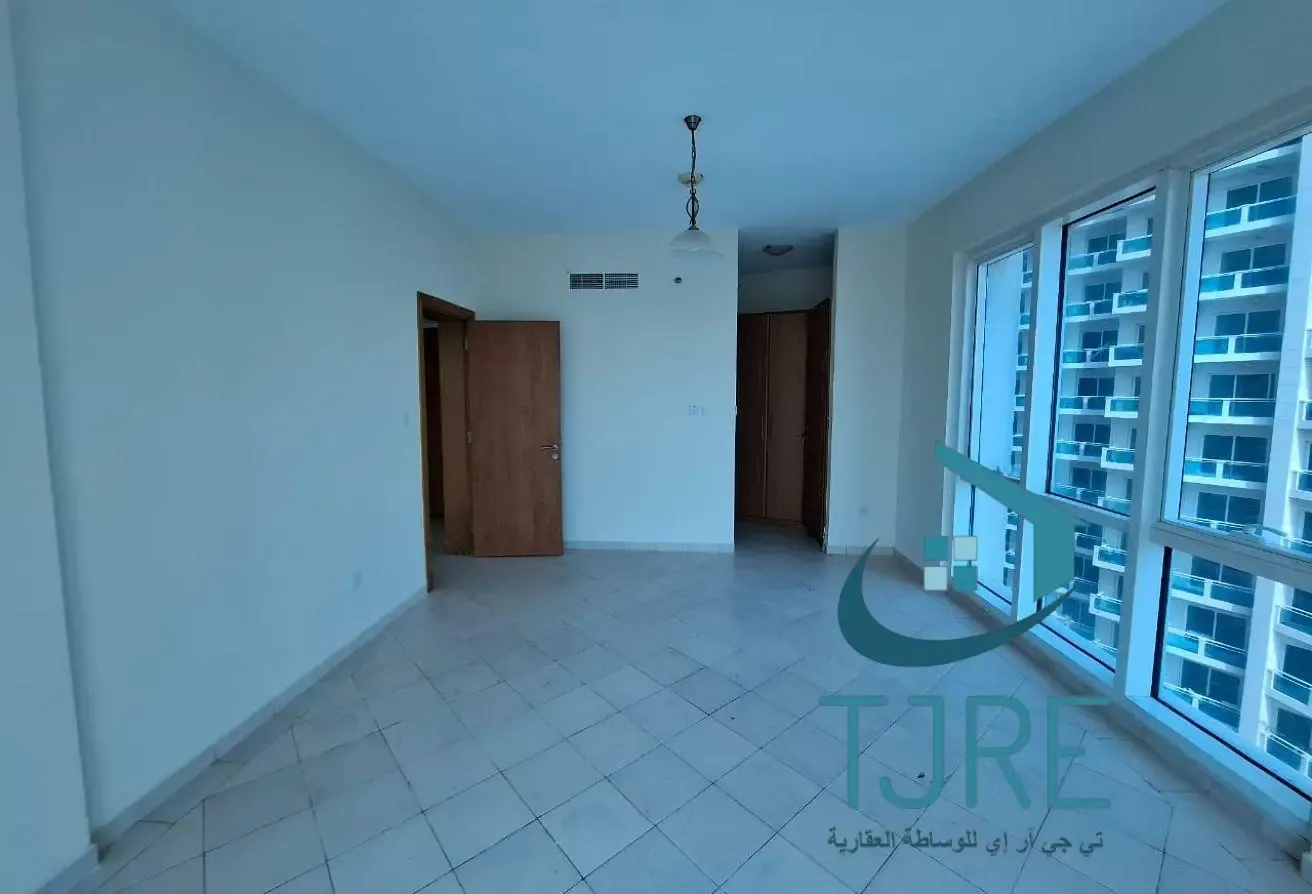 Spacious | Full Lake View | With Parking |