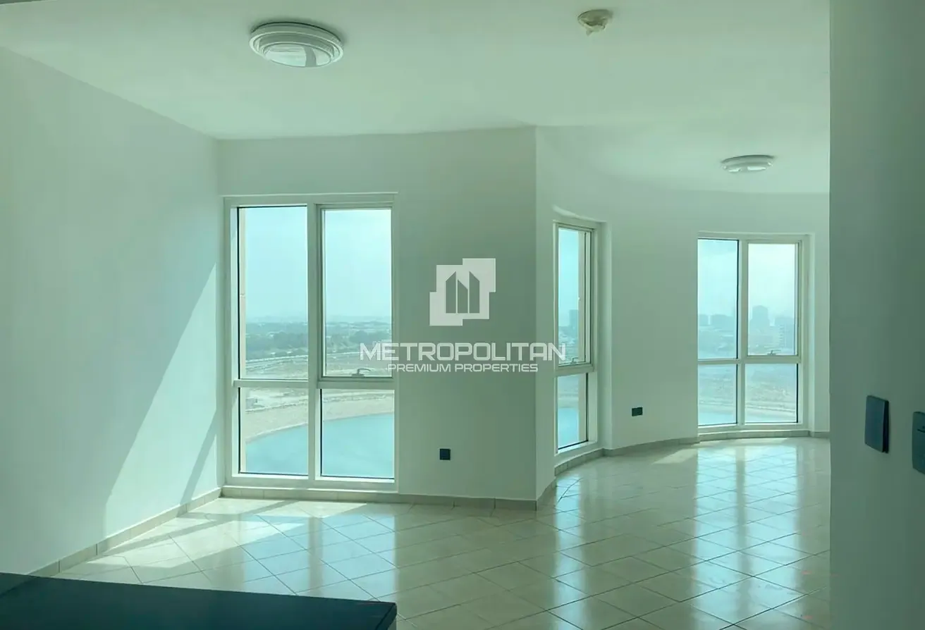 Flexible payment options, renovated, upgraded unit
