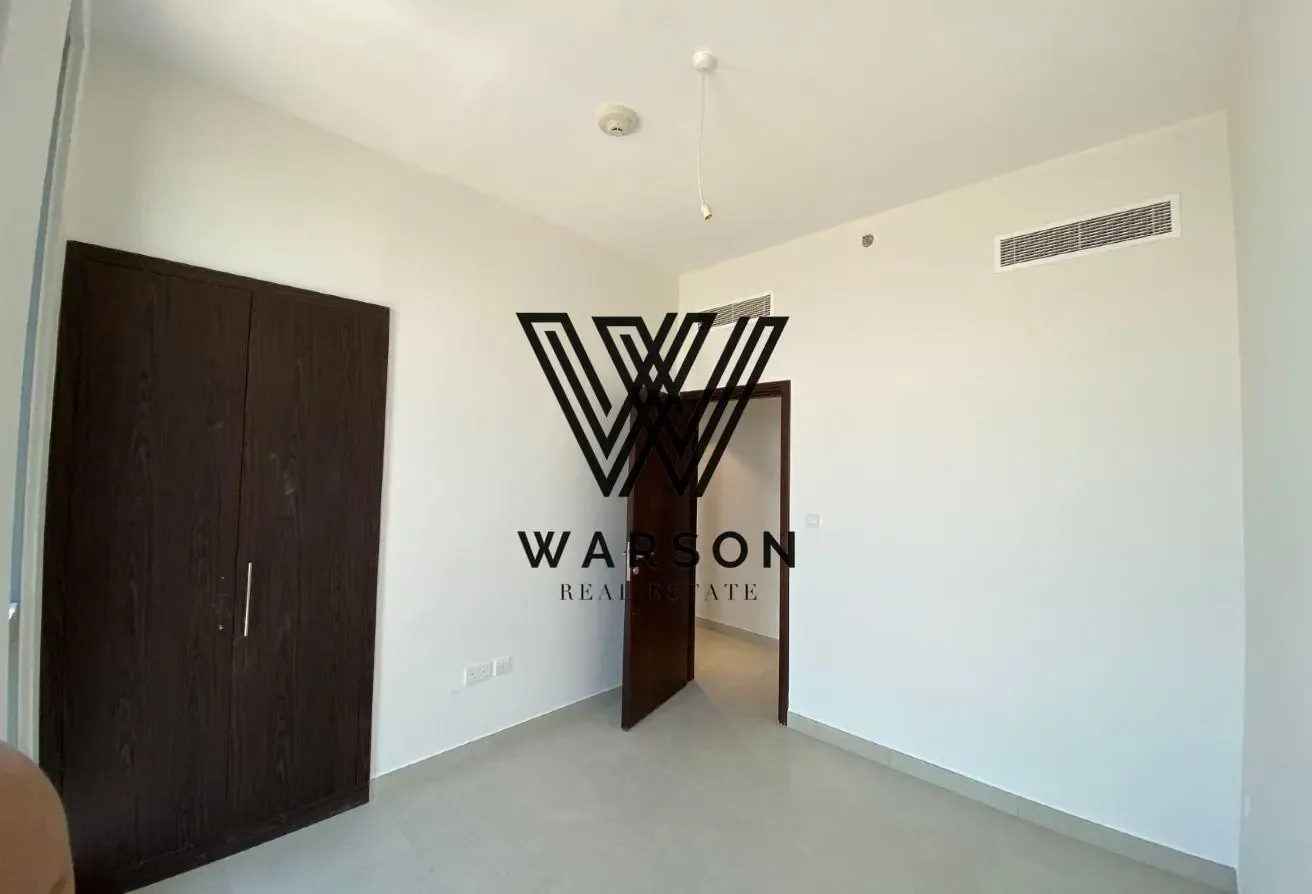 VACANT | COMMUNITY POOL VIEW | SPACIOUS