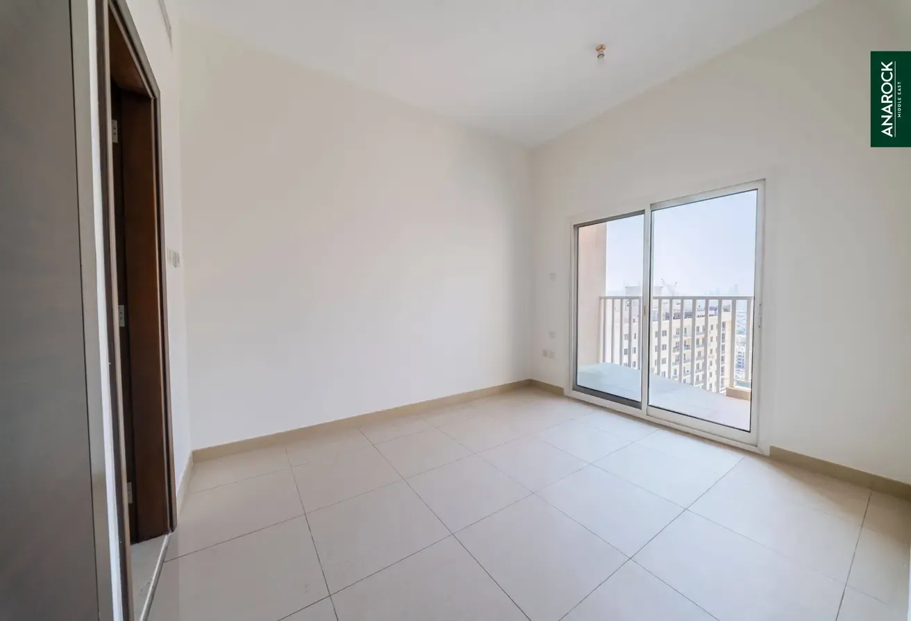 Spacious | Converted Layout | Mid Floor