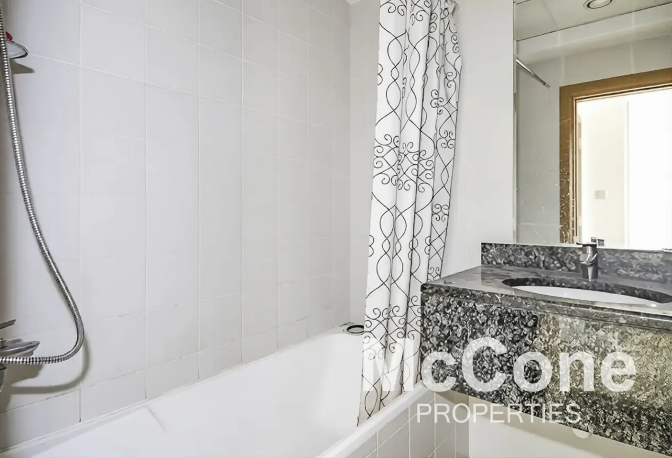 Prime Location | Spacious | Multiple Cheques